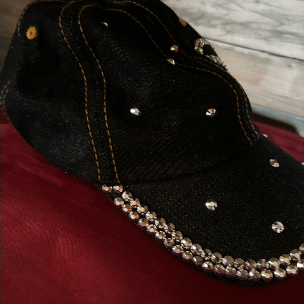 Cap with crystal - Picture 3 of 5